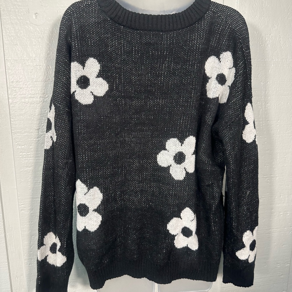 Just Polly Black and White Sweater Size Large EUC - Picture 4 of 6